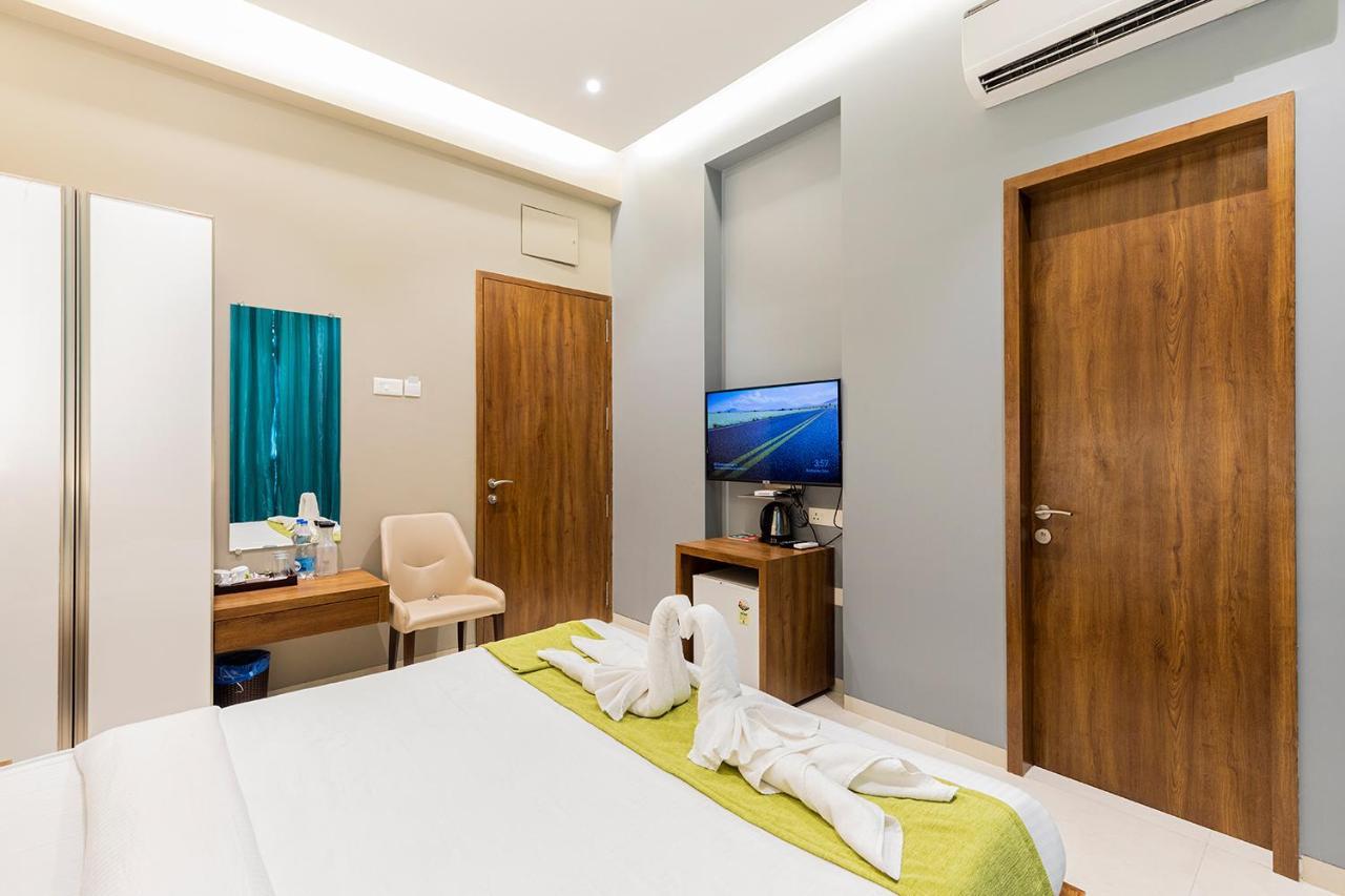 Hotel Seven Oaks Navi Mumbai Exterior photo