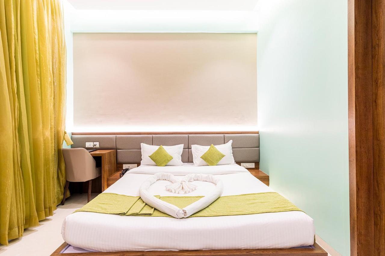 Hotel Seven Oaks Navi Mumbai Exterior photo